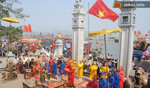 Lễ Yết cáo tại Lễ hội Đền Cờn.