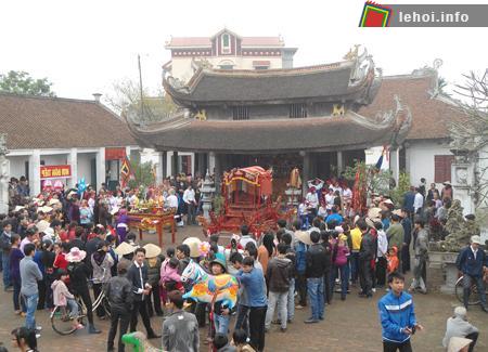 Quang cảnh lễ hội Đào Nương