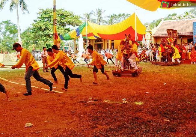 Hội thi kéo xe ngựa Hoàng Châu tại Hải Phòng