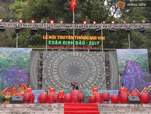 Màn biểu diễn trống hội
