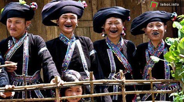Người dân tộc Lự trong lễ hội Căm Mường