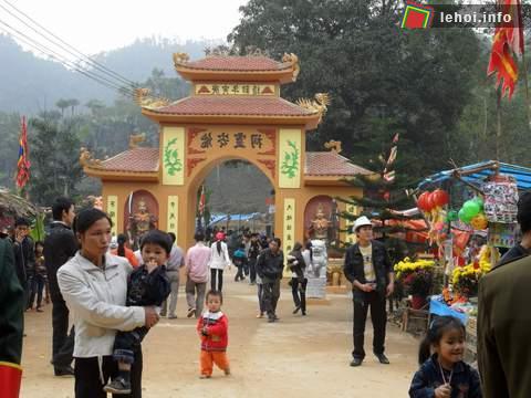 Cổng đền Năng Yên