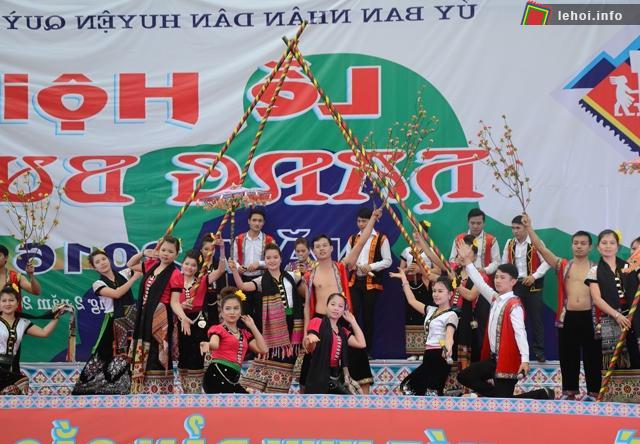 Đặc sắc lễ hội Hang Bua