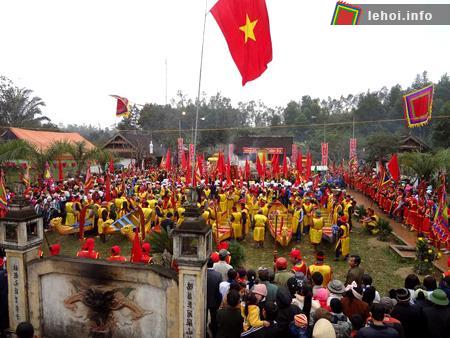 Linh thiêng lễ hội đền Quả Sơn