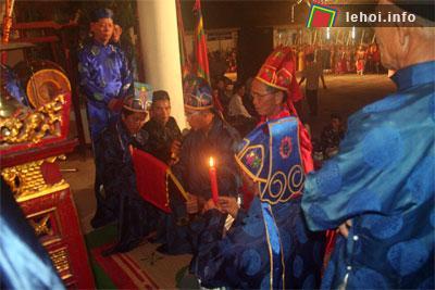Đọc văn cầu tài, cầu an và cầu trời yên biển lặng
