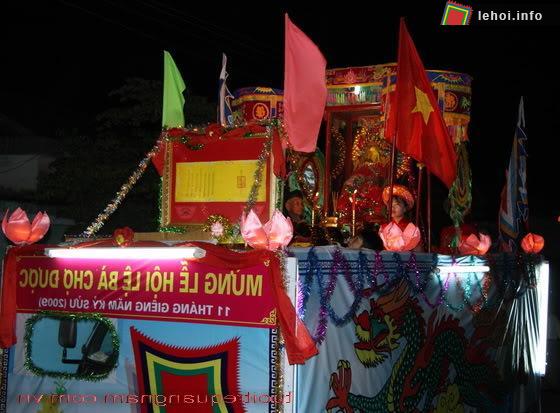 Lễ rước cộ Bà chợ Được