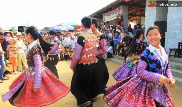 Săc màu ngày tết độc lập của những người dân tộc Mông