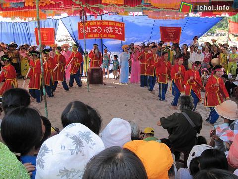 Quang cảnh Vịnh Mốc trong ngày lễ hội