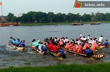 Đặc sắc lễ hội đua ghe truyền thống