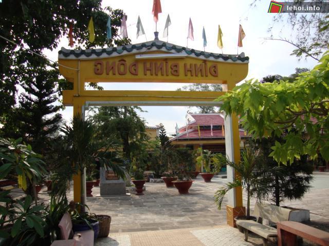 Chính diện đình Bình Đông