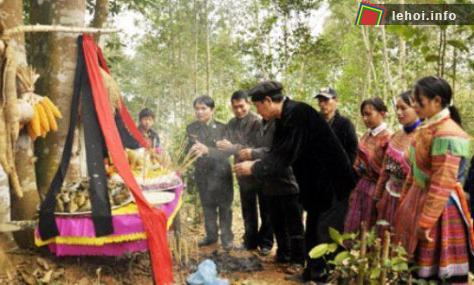 Lễ cúng họ của người Hmông Suối Giàng