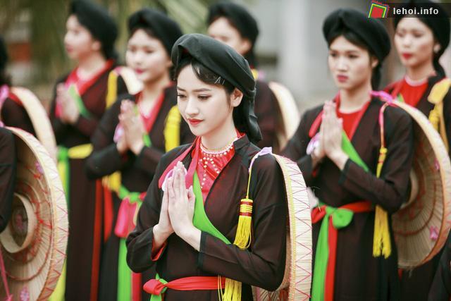 Các cô gái tham gia hội Lim