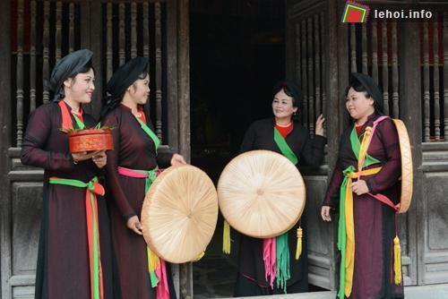 Đến lễ hội Vua Bà du khách sẽ được nghe những làn điệu quan họ mượt mà