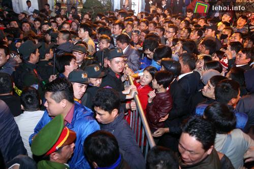 Hơn 2.000 cán bộ, chiến sĩ các lực lượng công an, quân sự, dân quân tự vệ làm nhiệm vụ trong lễ khai ấn đền Trần