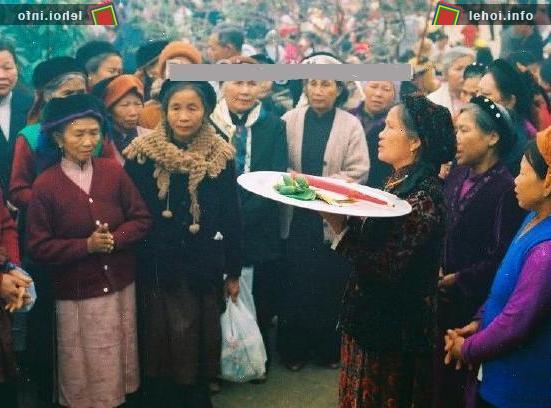 Các cụ trong làng tham dự lễ hội