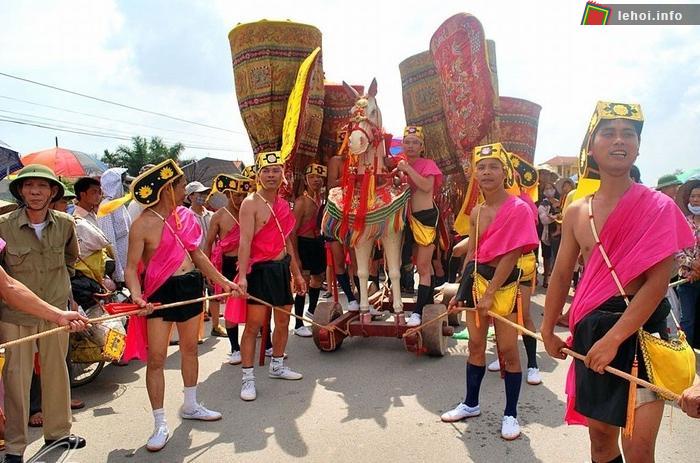 Hội làng Phù Ðổng tại Bắc Ninh