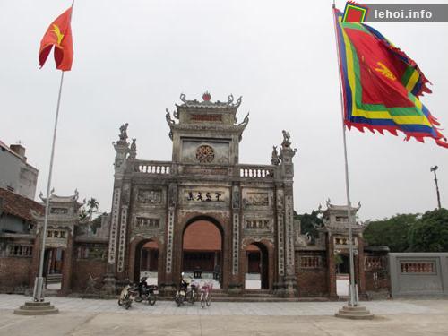 Cổng làng Dương Lôi