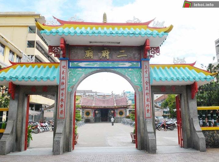 Cổng Miếu Ông Bổn tại Bình Dương