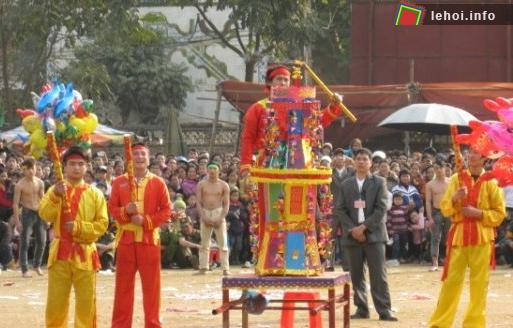 Đoàn làm lễ trong lễ hội đền Kỳ Sầm
