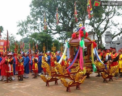 Lễ hội Dâu là dịp để người dân trong vùng tưởng nhớ về ba vị nữ tướng tài giỏi