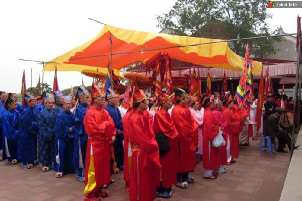 Đoàn tế lễ chuẩn bị làm lễ mộc dục