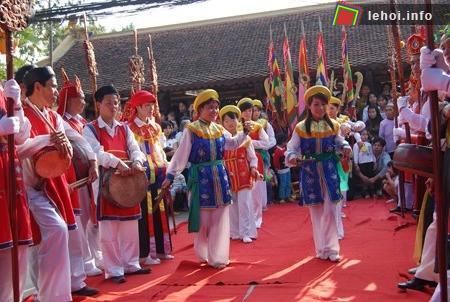 Biểu diễn múa trống tại lễ hội