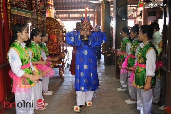 Hội Đình Chèm do cả ba làng đứng ra tổ chức để tri ân công đức của Ông Trọng