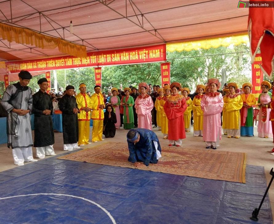 Vị chủ tế đang cử hành nghi lễ