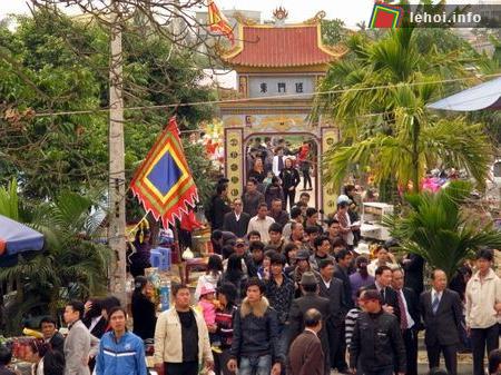 Hội đình Vĩnh Khê thu hút hàng nghìn người dân và du khách đến xem hội