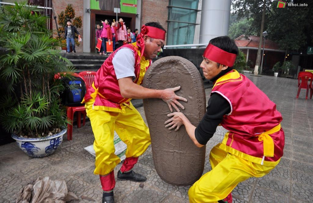 Lễ hội đánh pháo ở Vĩnh Bảo là một lễ hội độc đáo của người dân Hải Phòng
