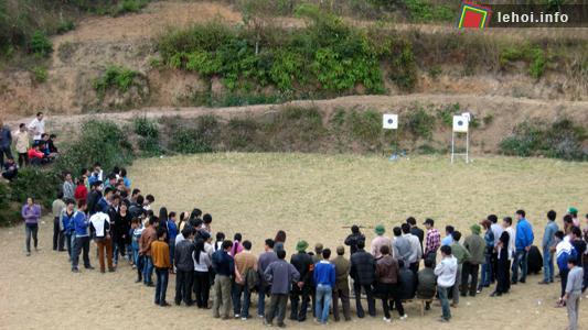 Thi bắn nỏ - nét mới trong phần vui hội