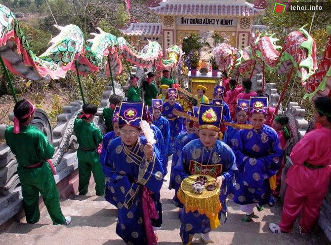 Cảnh lễ hội Am Chúa