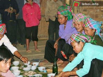 Người dân tộc Giáy ở làng Tả Van