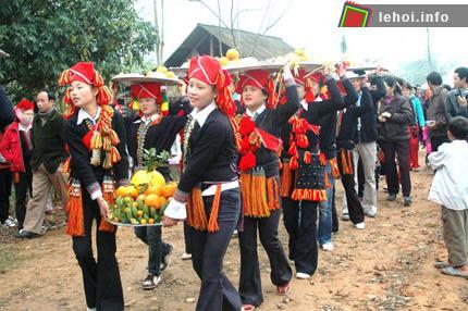 Mâm lễ cúng thần trong lễ hội