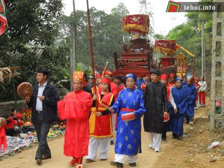 Lễ rước Kiệu về đền chính.