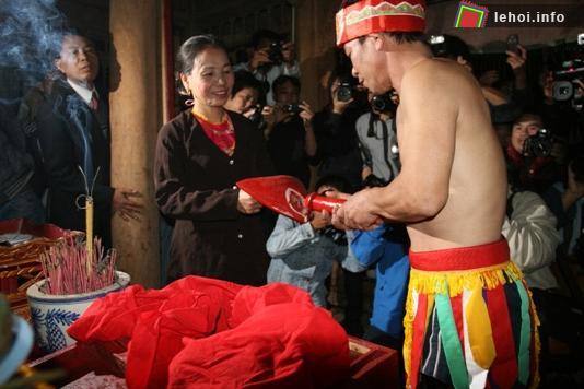 Linh tinh tình phộc – thời điểm quan trọng nhất của lễ hội Trò Trám