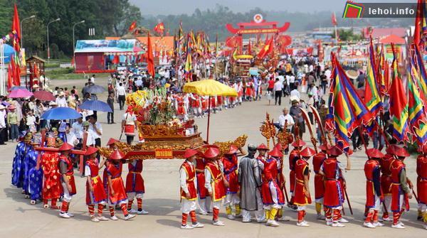Rước kiệu ở lễ Hội đền Hùng