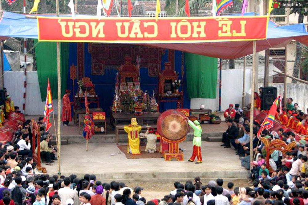Một nghi thức trong lễ hội cầu ngư