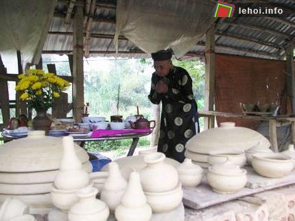Một nghi thức trong lễ hội làng Gốm Thanh Hà