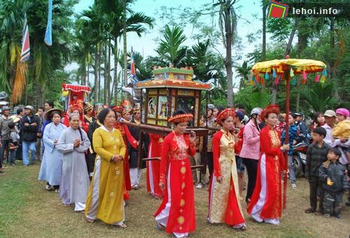 Lễ rước linh vị Bà Thu Bồn về lăng