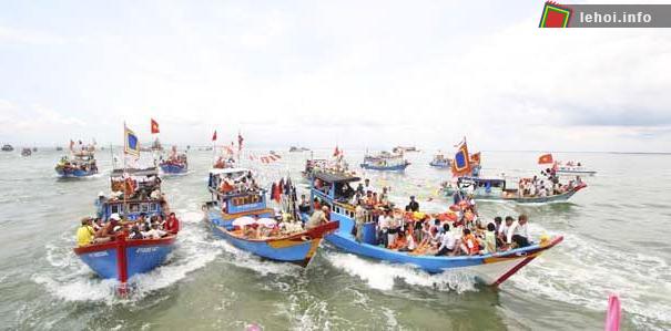 Quang cảnh lễ hội Nghinh ông