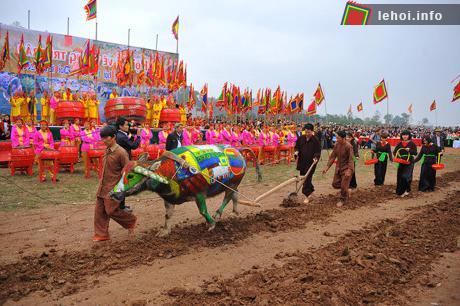 Người dân náo nức tham gia lễ hội Tịch điền