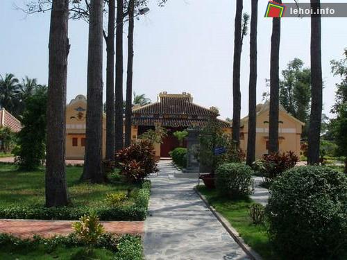 Khuôn viên Văn Thánh Miếu ở Vĩnh Long
