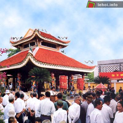 Quang cảnh lễ giỗ Tứ Kiệt