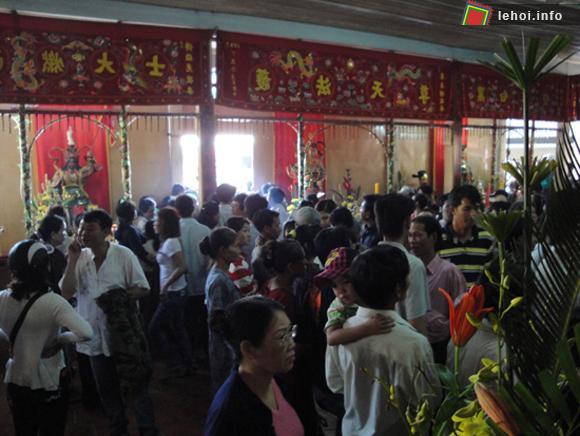 Lễ Vu lan thắng hội thu hút đông đảo người dân tham gia