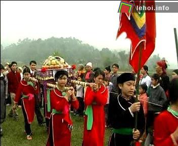 Lễ rước hoa quả, cỗ bánh trong lễ hội Lồng Tồng