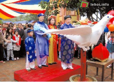 Lễ thả chim cầu an tại đền Mẫu Nam Cường