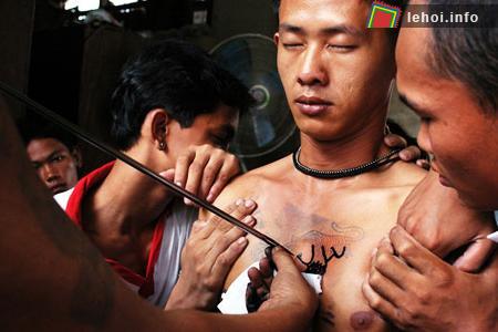 Hình ảnh xăm mình trong lễ hội