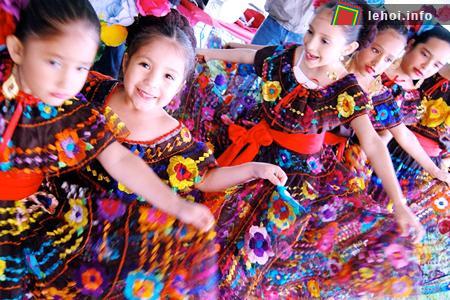 Trẻ em tham gia Lễ kỷ niệm Cinco de Mayo &nbsp; &nbsp; &nbsp; &nbsp; &nbsp; &nbsp;