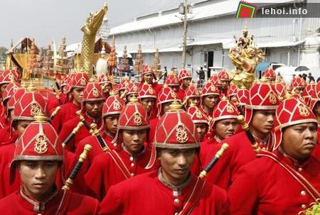 Hoành tráng, lễ hội rước thuyền truyền thống tại Bangkok ảnh 1